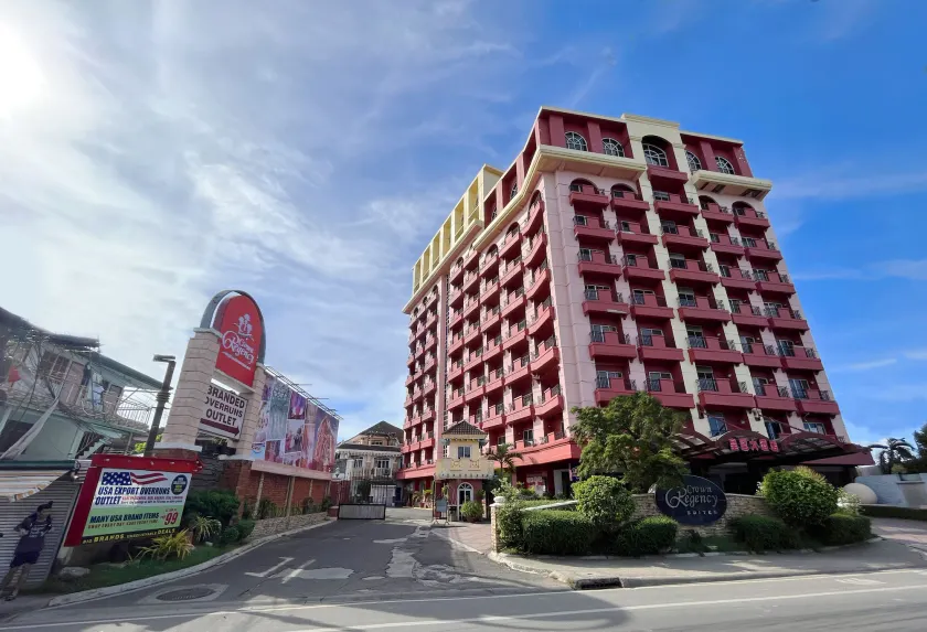Crown Regency Suites Mactan - Image 1