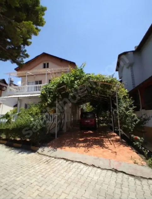Spacious Family Villa in Lale Sitesi - Image 1