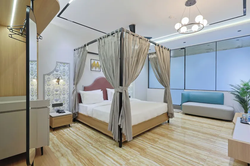 Hotel Shiv Vatika, Vesu - Image 1