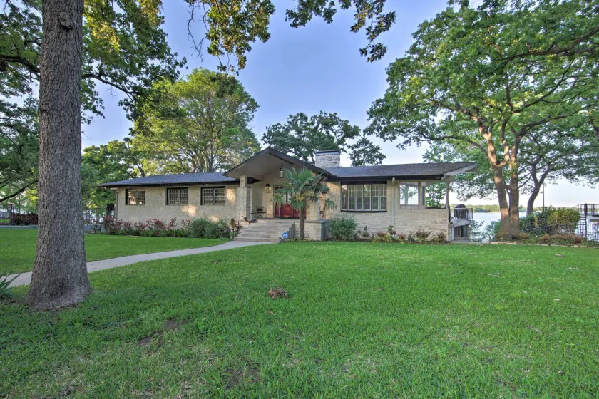 Malakoff Lakefront Home: Golf Course On-site! - Image 1