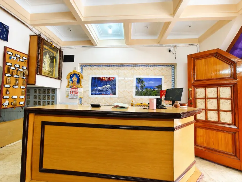 Hotel Rajan - Lobby
