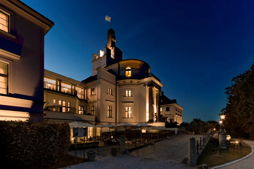 Schlosshotel Burg Schlitz - Image 1