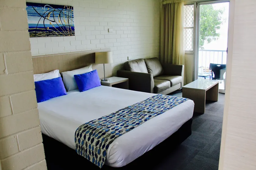 Zorba Waterfront Motel - Image 1