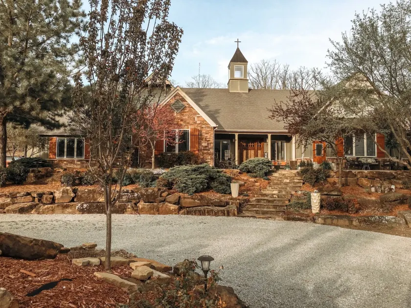 BarDew Valley Inn - Image 1