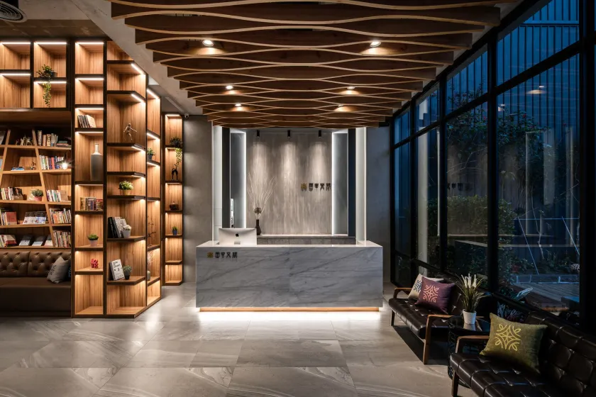 Tian Zhong Hotel - Image 1