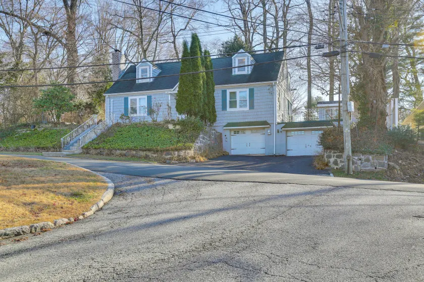 3 Mi to Downtown: Spacious White Plains Home - Image 1