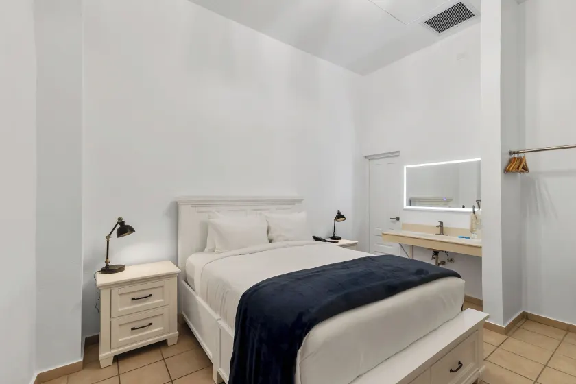 Armas Hotel - Image 1