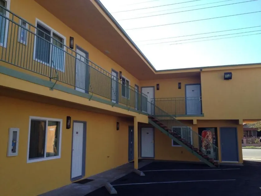 El Rancho Motel - Image 1