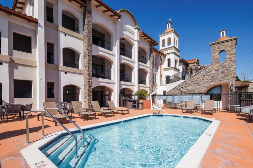 La Quinta Inn & Suites by Wyndham Santa Cruz - Image 1
