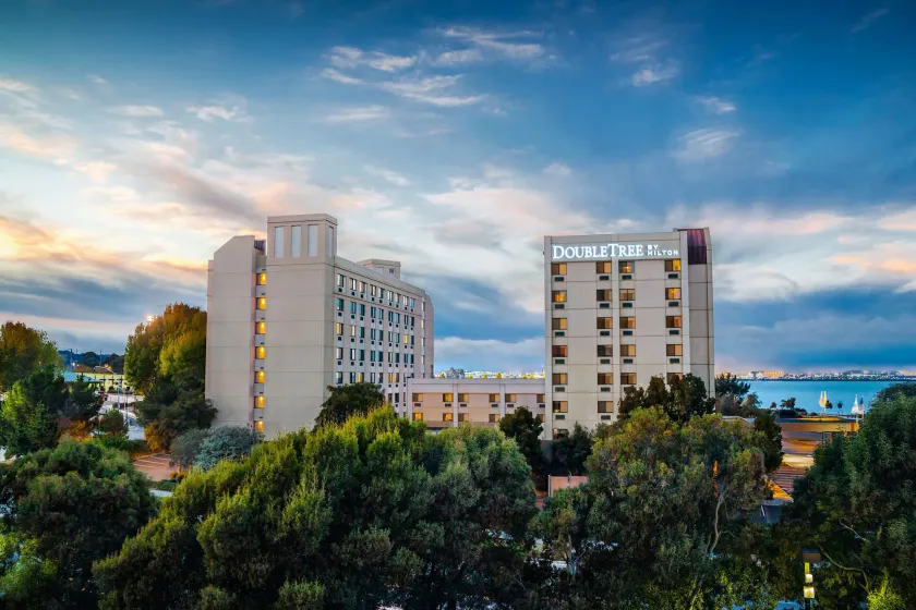 DoubleTree by Hilton San Francisco Airport - Image 1