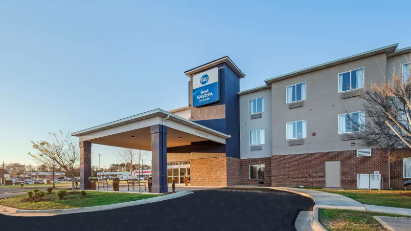 Best Western Dothan Inn & Suites - Image 1