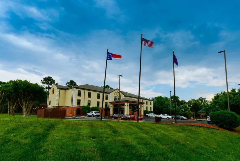 Super 8 by Wyndham High Point/Greensboro - Image 1