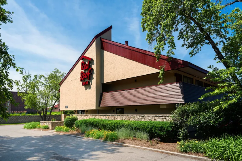 Red Roof Inn Rockford East - Casino District - Image 1