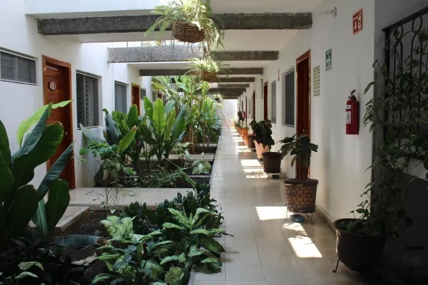 Hotel Casa Blanca - Image 1