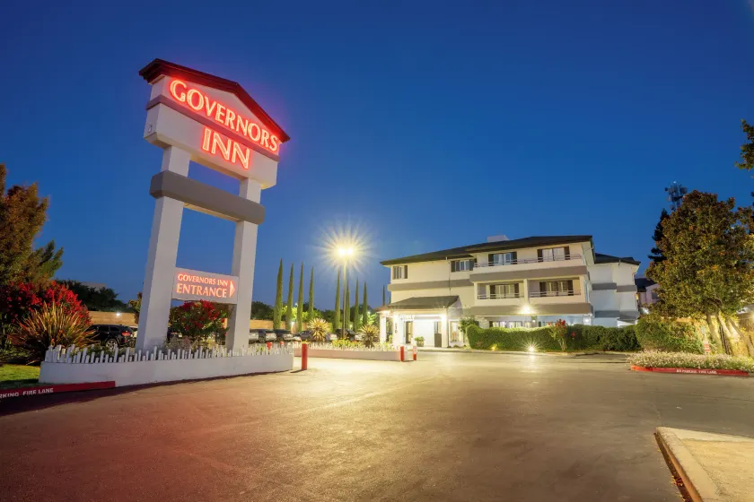 Governors Inn Hotel - Image 1