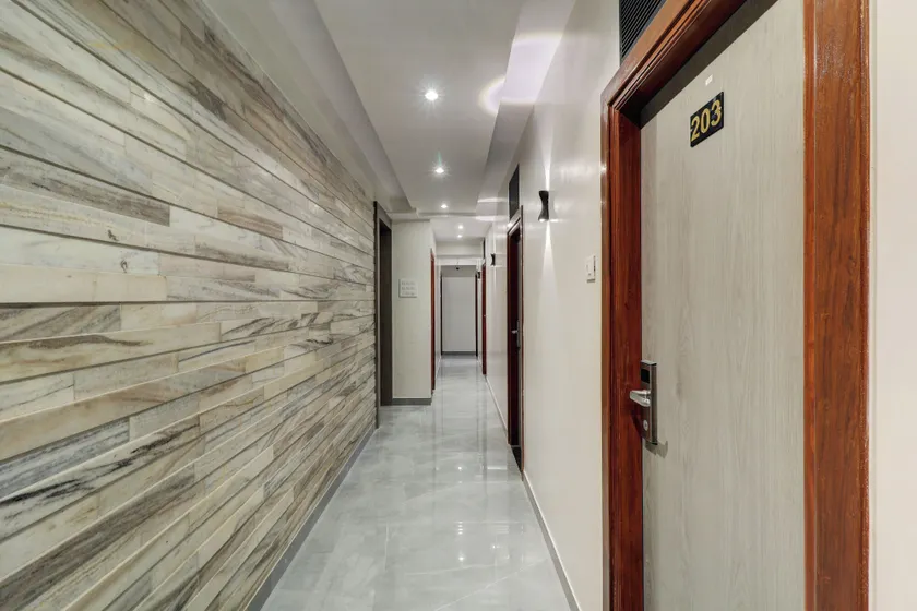 Hotel Enigma Inn - Image 1