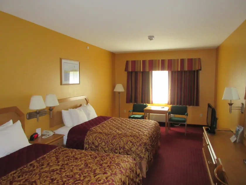 Parkfield Inn - Warsaw - Image 1
