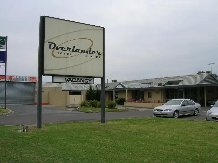 Overlander Hotel Motel - Image 1