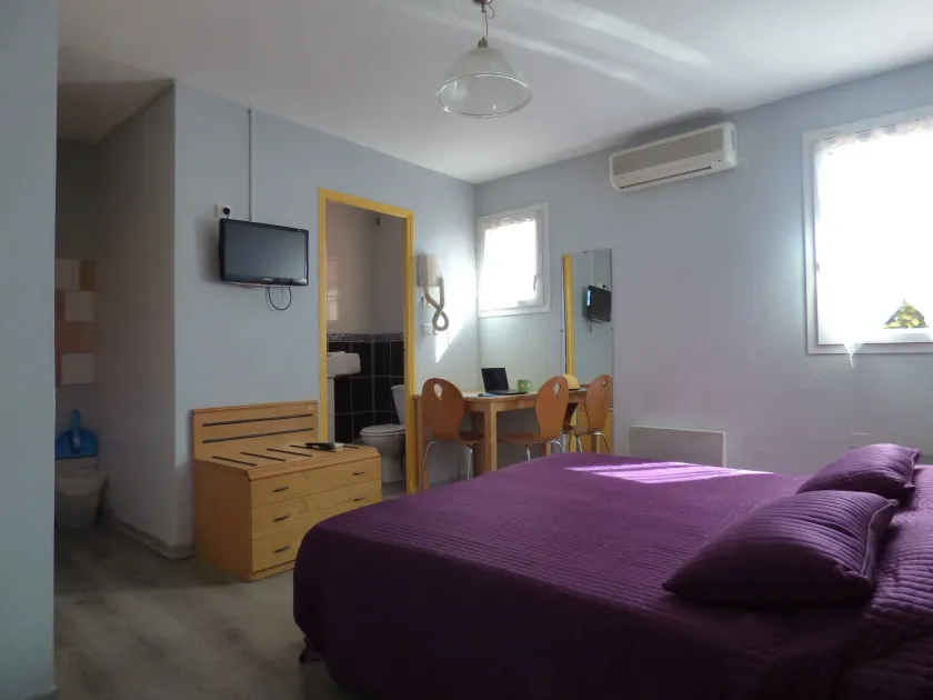 Suites Court Inn Avignon - Image 1