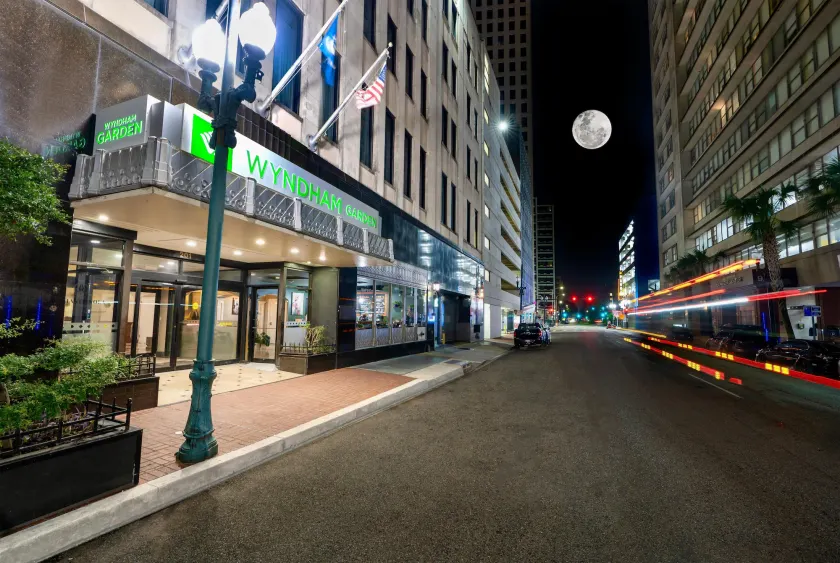 Wyndham Garden Baronne Plaza - Image 1