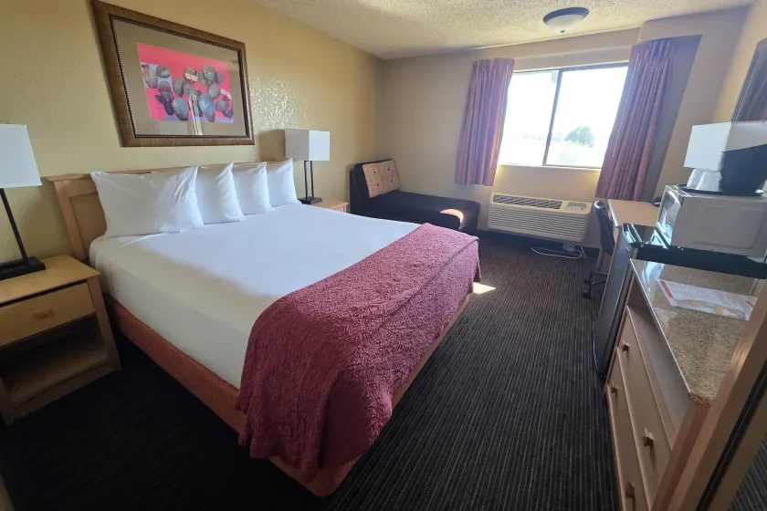 Oxnard Inn Lancaster - Image 1