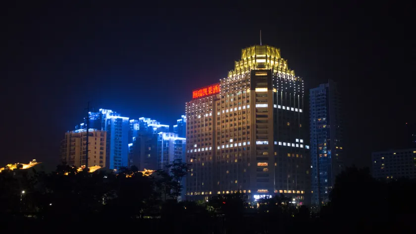 Enrichee Gloria Plaza Hotel Qingdao - Image 1