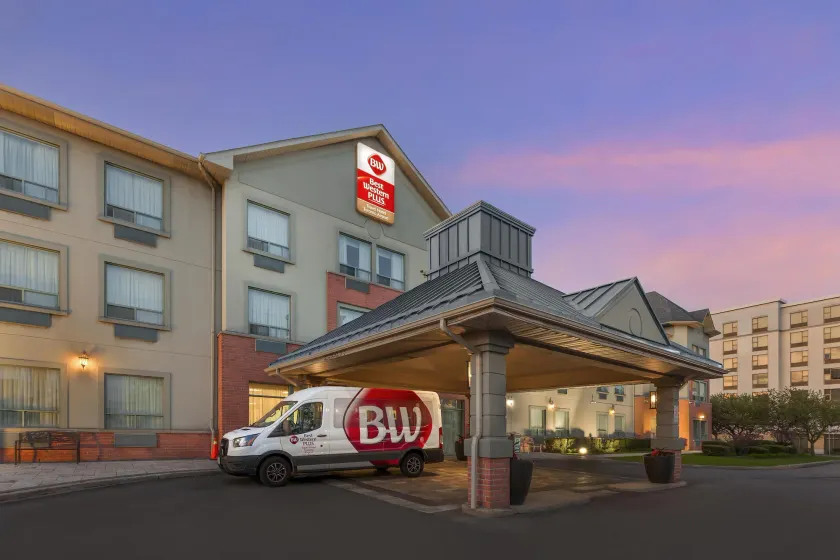 Best Western Plus Travel Hotel Toronto Airport - Image 1