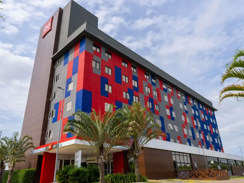 Ibis Porto Alegre Assis Brasil - Estacionamento Gratuito para hospedes - Image 1