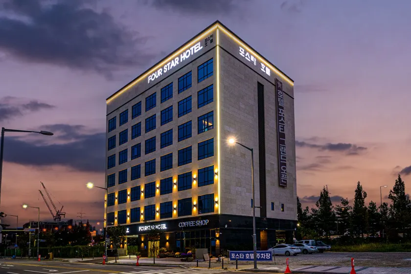 Hotel Four Star - Image 1
