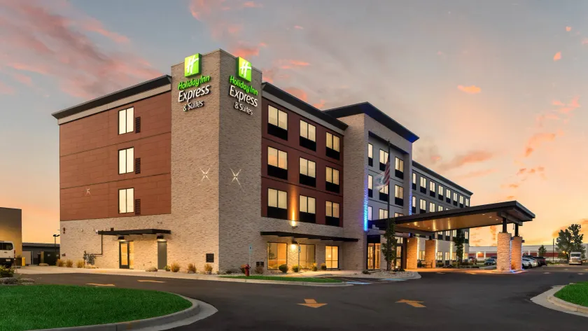 Holiday Inn Express & Suites Racine by IHG - Image 1