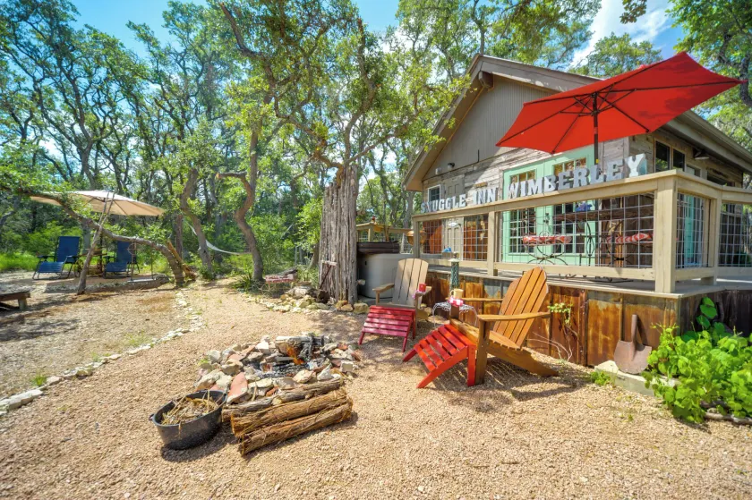 Snuggle Inn Wimberley Cabin w/ Fire Pit + Deck - Innvendig