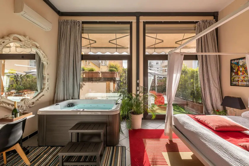 Snob Luxury Suite - Image 1