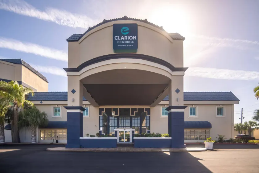 Clarion Inn & Suites Central Clearwater Beach - Image 1