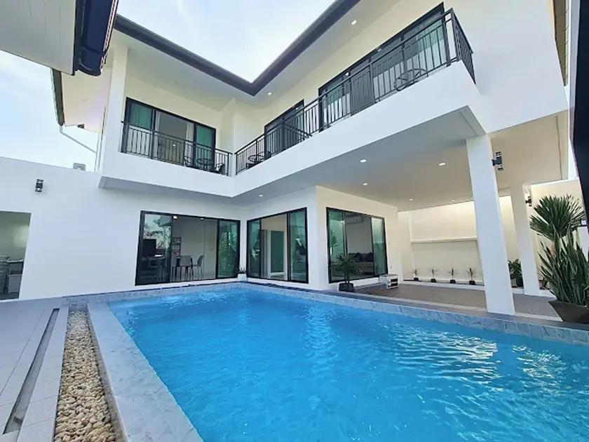 Jitvirat Pool Villa - Image 1