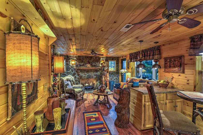 Celo Cabin w/ Deck in Pisgah National Forest - Image 1