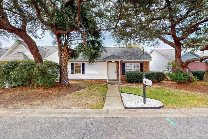 Dog-friendly Yard! Retreat 11 Mi to Destin & Beach - Image 1