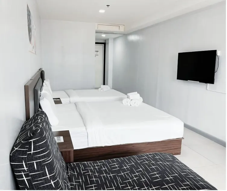 Luna Hotel Pasay - Image 1