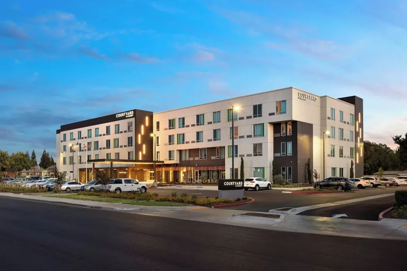 Courtyard by Marriott Fresno Clovis - Image 1
