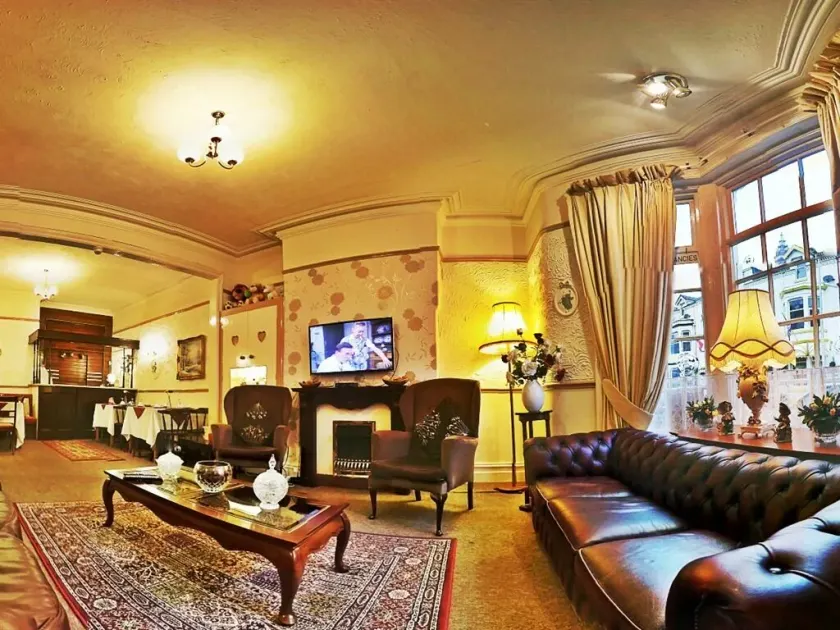 Wilsons Hotel - Blackpool Tower View - Image 1