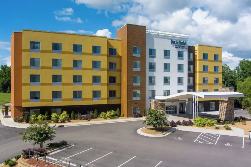 Fairfield Inn & Suites Rocky Mount - Image 1