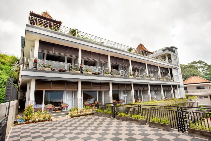Dedanau Hotel - Image 1