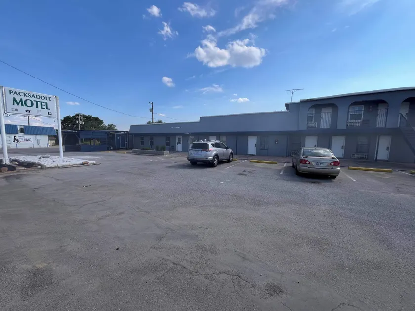Packsaddle Motel - Image 1