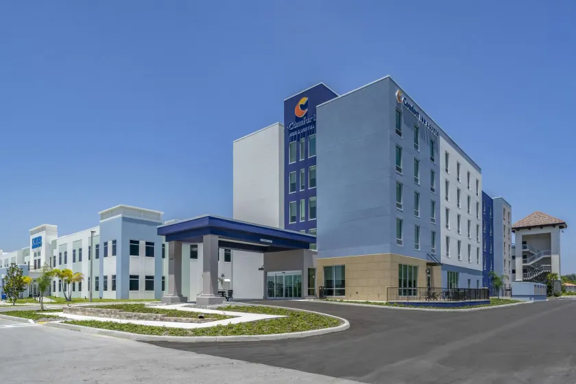 Comfort Inn & Suites New Port Richey Downtown District - Image 1