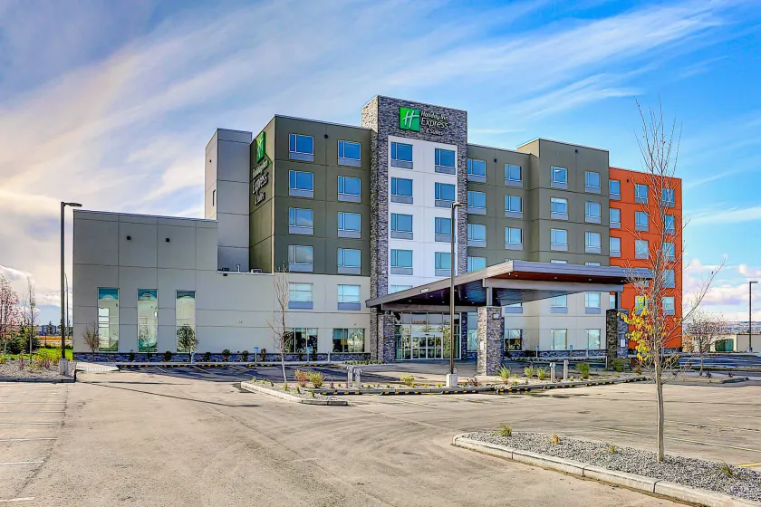 Holiday Inn Express & Suites - Calgary Airport Trail NE by IHG - Image 1