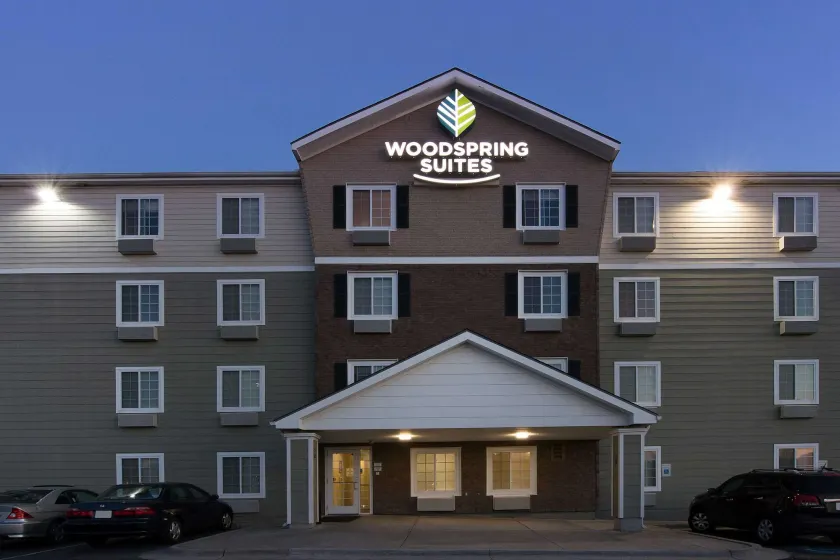 WoodSpring Suites Kansas City Mission - Image 1