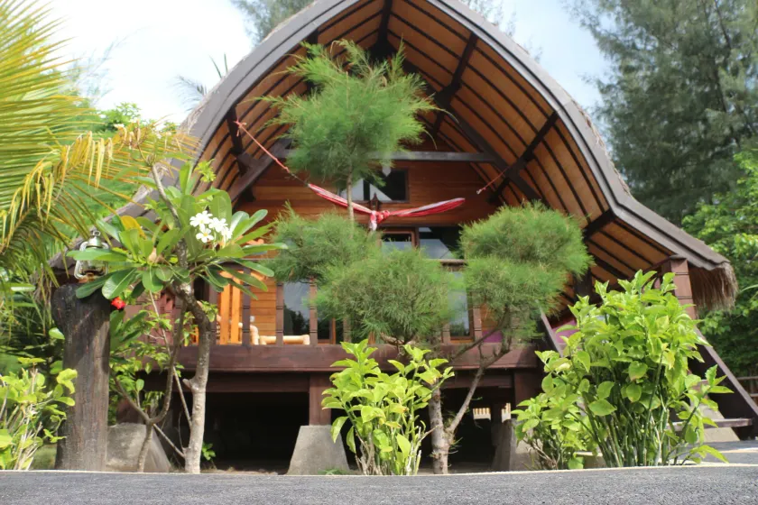Gili Lumbung Bungalow - Image 1