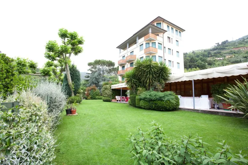 Hotel Ristorante Grappolo D'Oro - Image 1