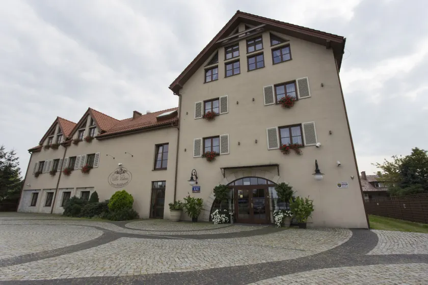 Villa Estera - Hotel & Restauracja - Image 1