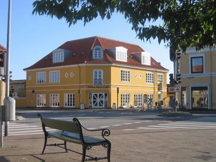 Foldens Hotel - Image 1