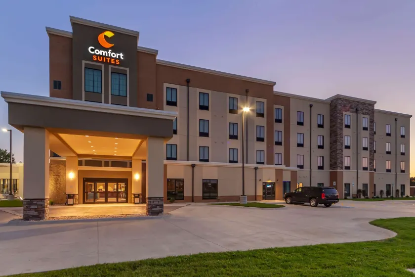Comfort Suites Grand Island South - Image 1